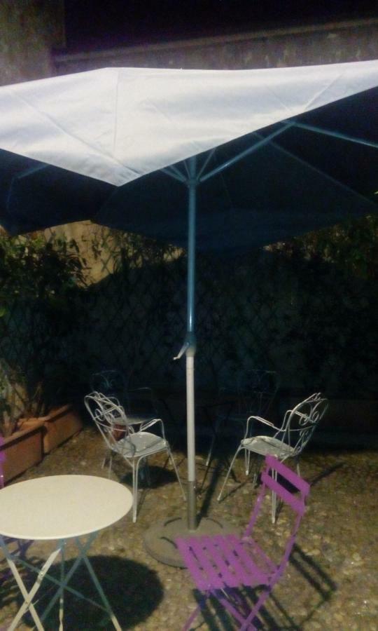 Central Apartment With Garden Milano Esterno foto