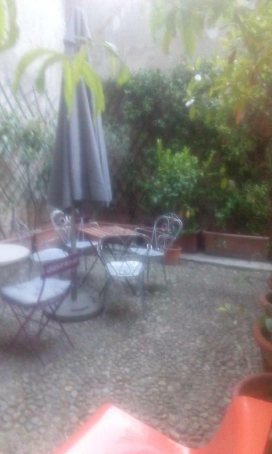 Central Apartment With Garden Milano Esterno foto
