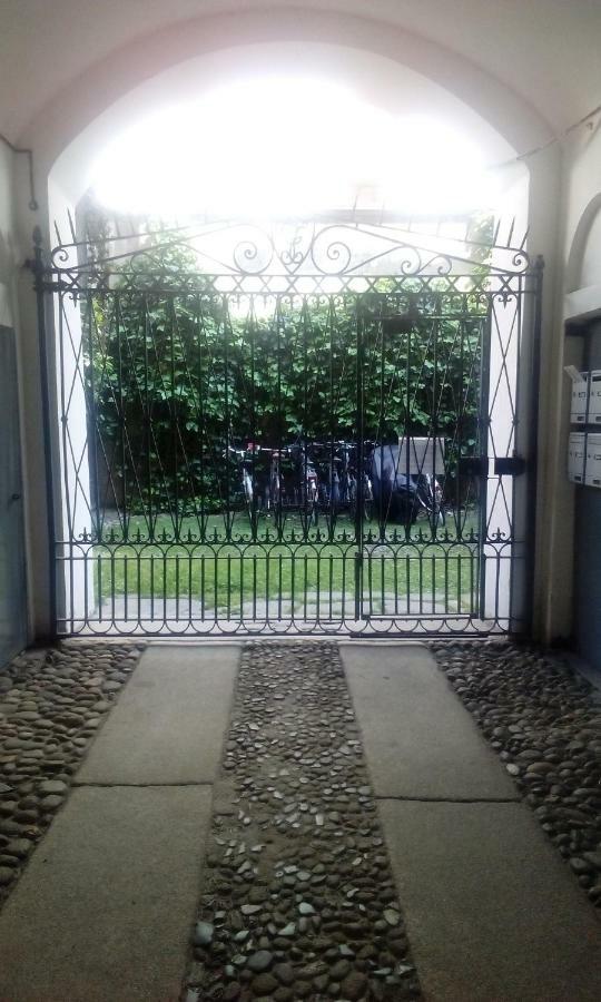 Central Apartment With Garden Milano Esterno foto